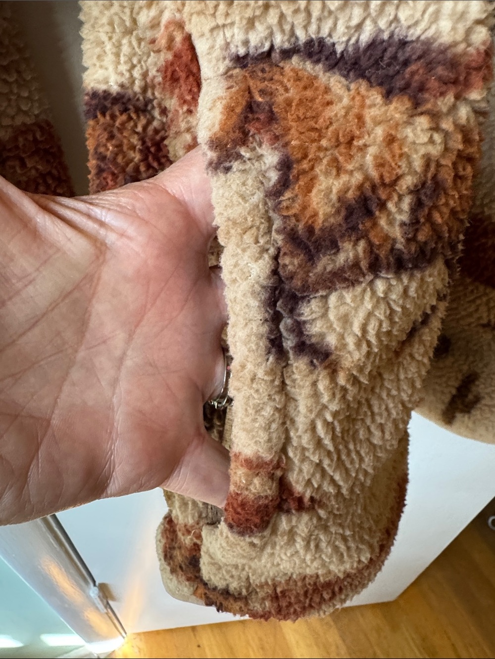 Old Navy Men’s Beige and Brown Sherpa Zip Pullover with Horse Print - Picture 4 of 6
